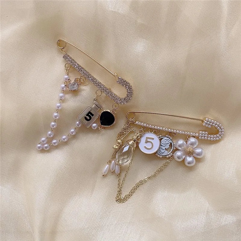 Luxury Pearl Tassel Brooch Number 5 Brooch Gift for Girl Accessories Bag Women's clothing Pin For Man Gift Jewelry