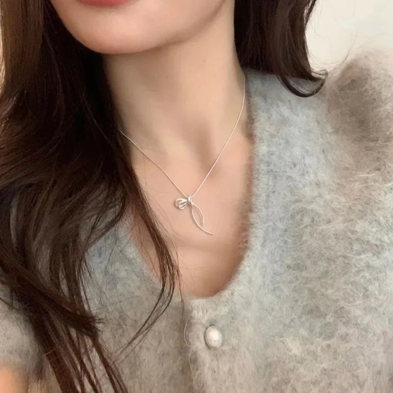 Exquisite Clavicle Chain Elegant Bow Pendant Necklace  for Women Fashionable and Simple Jewelry Accessories Collarbone Chain