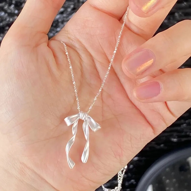 Exquisite Clavicle Chain Elegant Bow Pendant Necklace  for Women Fashionable and Simple Jewelry Accessories Collarbone Chain