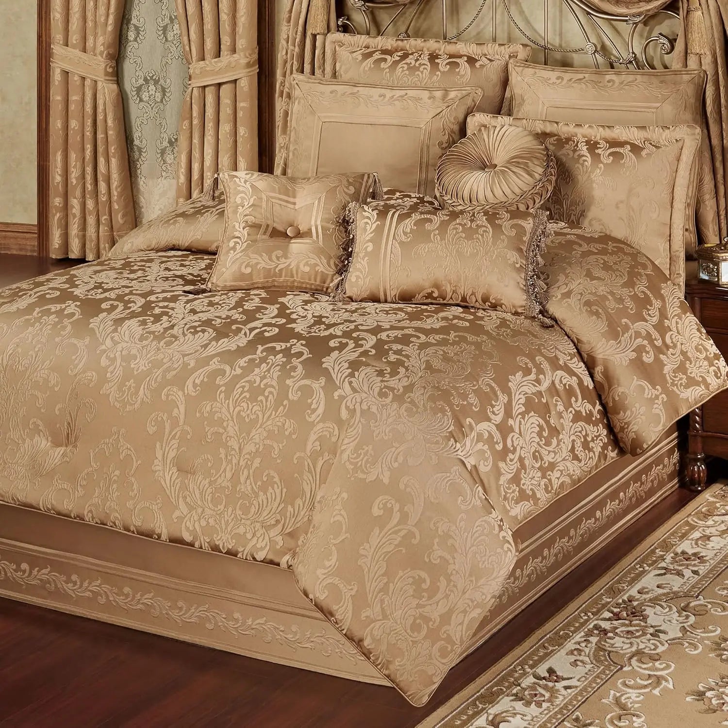 Golden Elegance Jacquard 4-Piece Bedding Set