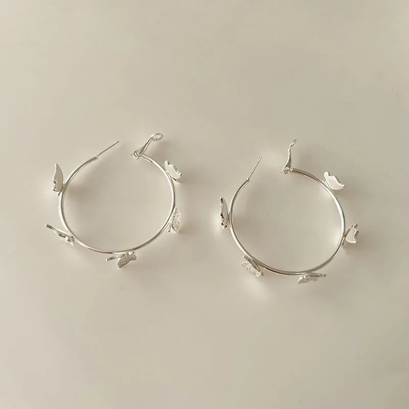 New Trendy Women's Buttery Hoop Earrings Fashion Hiphop Loop Earrings Metal Loop Earrings Korean Elegant Ear Jewelry 2024