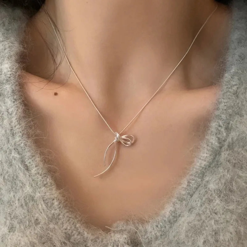 Exquisite Clavicle Chain Elegant Bow Pendant Necklace  for Women Fashionable and Simple Jewelry Accessories Collarbone Chain