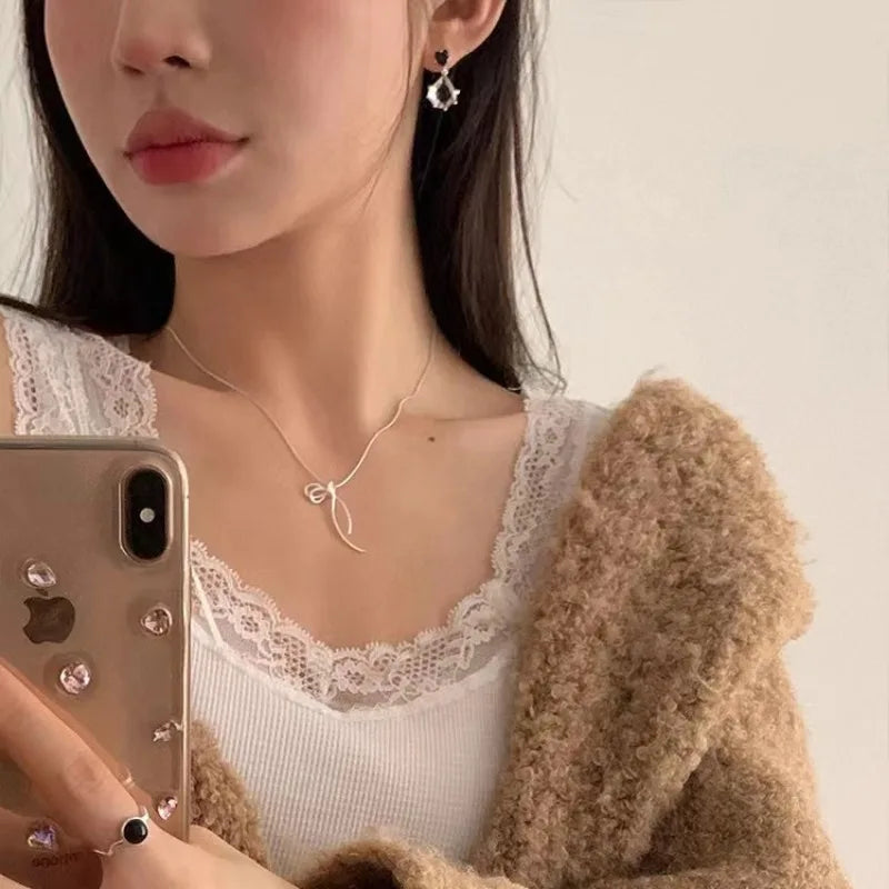 Exquisite Clavicle Chain Elegant Bow Pendant Necklace  for Women Fashionable and Simple Jewelry Accessories Collarbone Chain