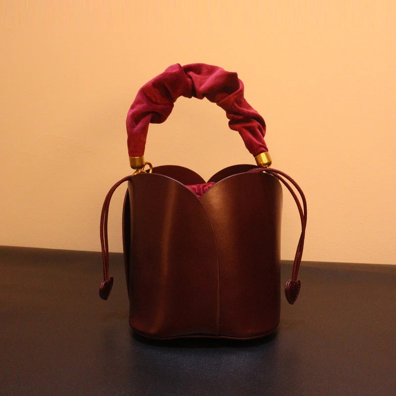 Bucket Bag – Soft & Versatile