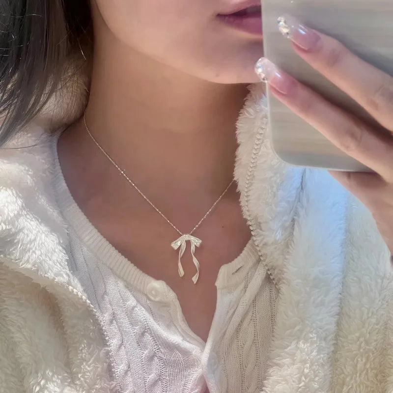 Exquisite Clavicle Chain Elegant Bow Pendant Necklace  for Women Fashionable and Simple Jewelry Accessories Collarbone Chain