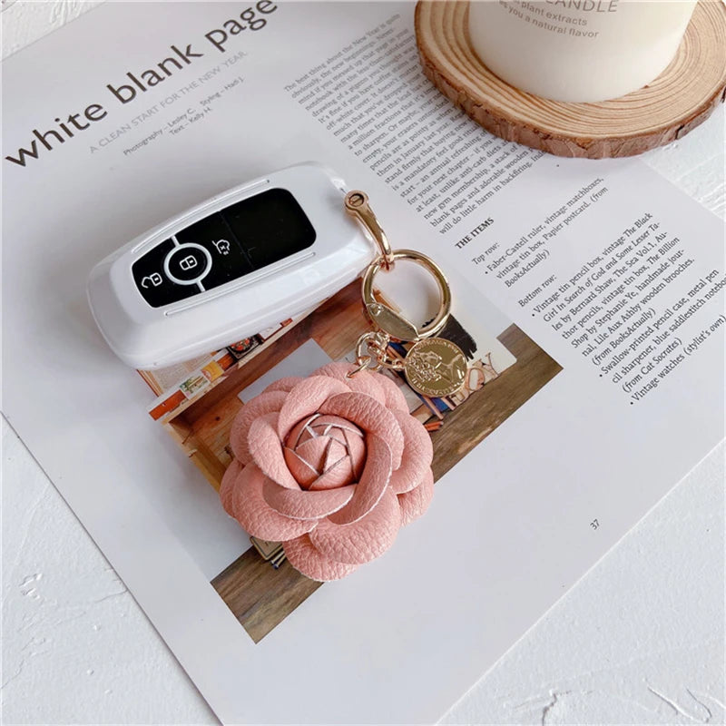 Luxury Black White Camellia Genuine Leather Flower Keychain Letter Umbrella Pendant Car Key Chain Ring Pendant For Bag Accessory