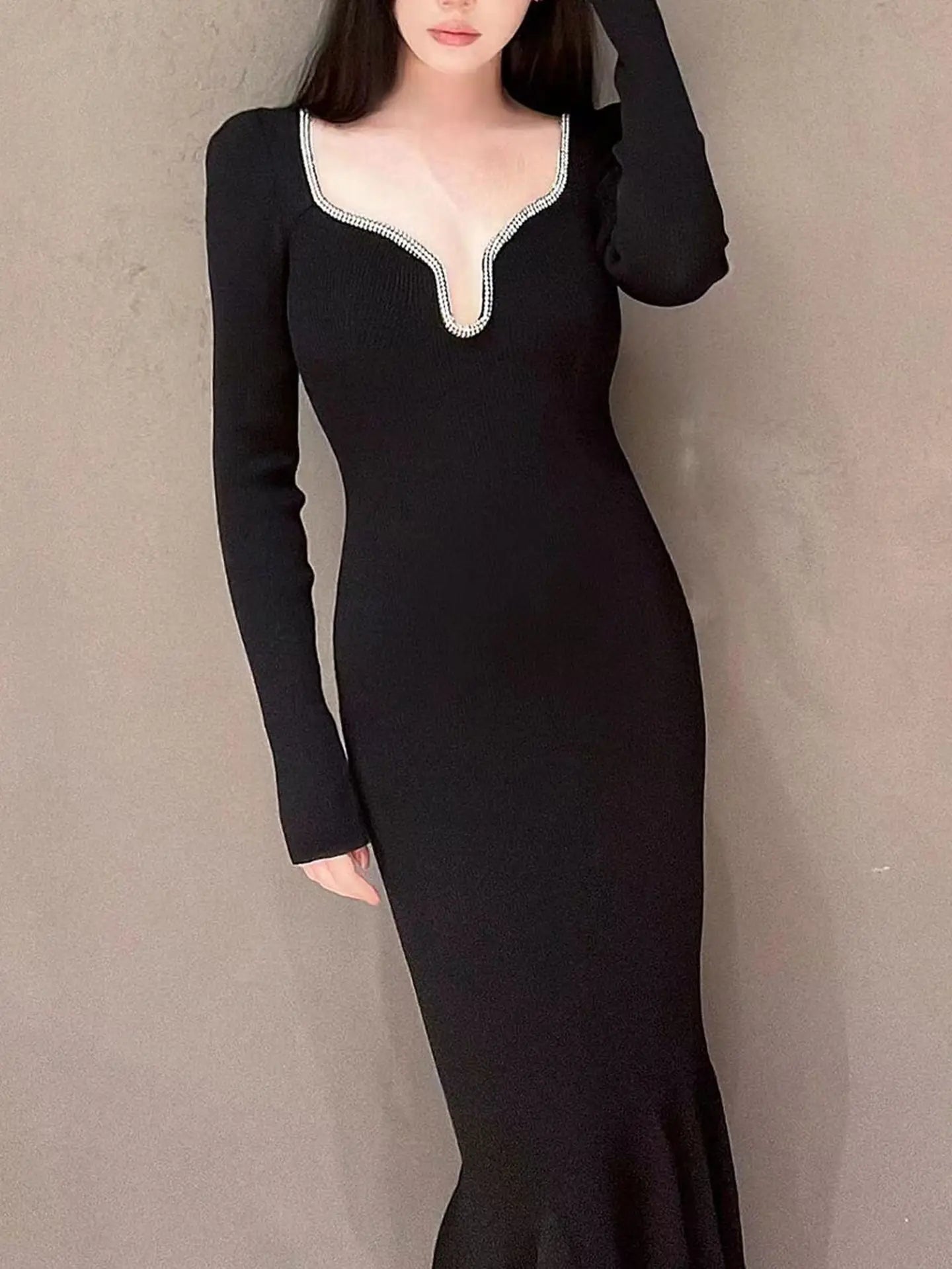 Long Knitted Dress for Women 2024 New Autumn Winter Diamond Design V-neck Slim Sexy Long Sleeve Robes