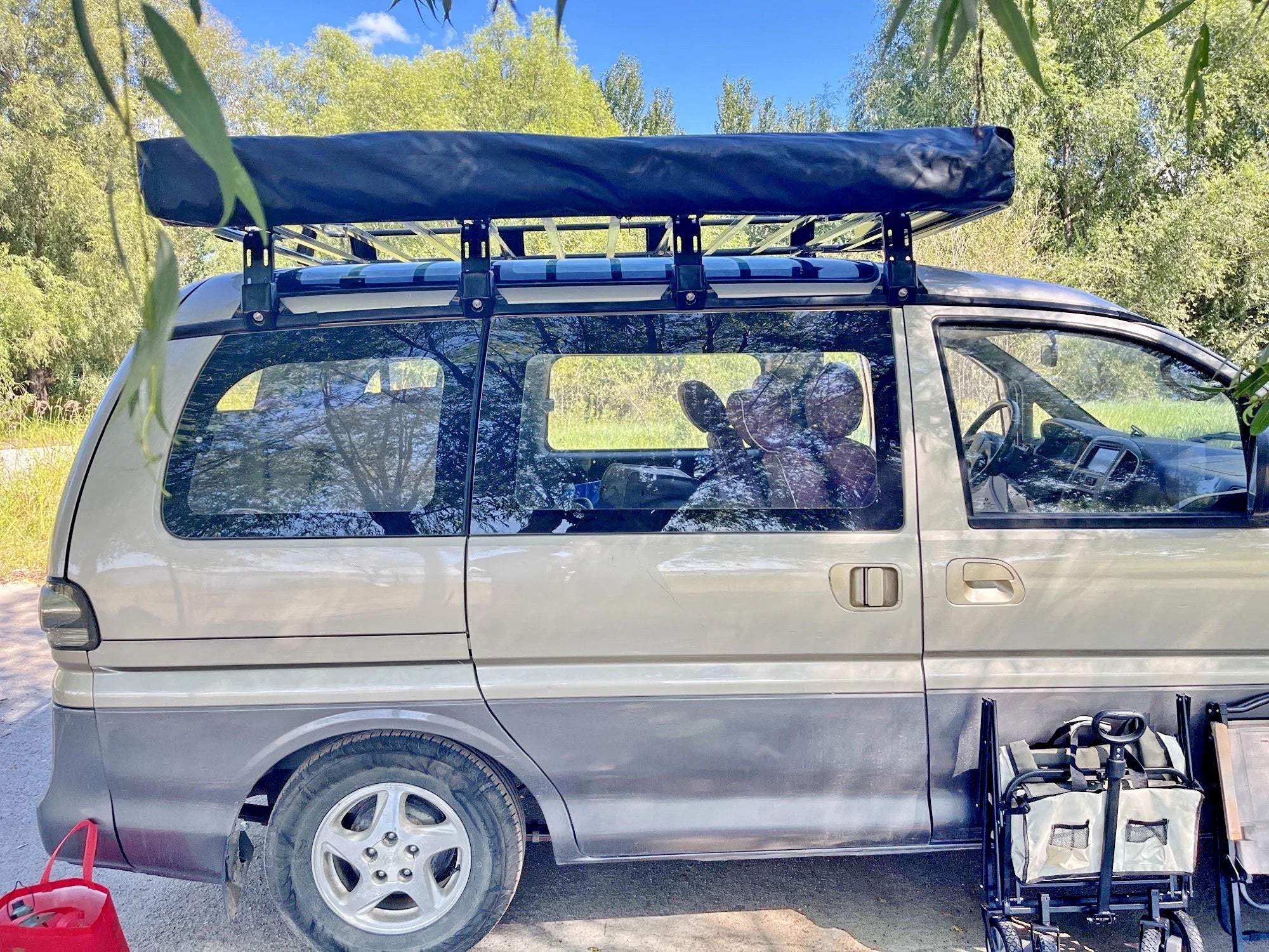 Outdoor self-driving five-angle 270-degree awning with cloth on the top side and double-axis fan-shaped tent with curtain a