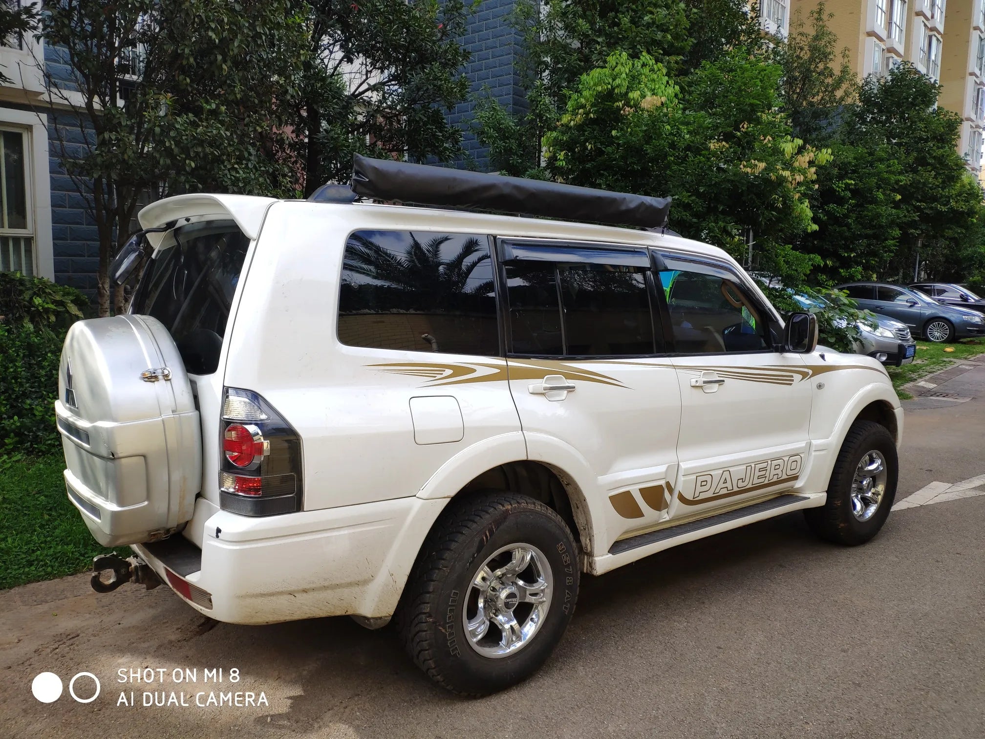 Outdoor self-driving five-angle 270-degree awning with cloth on the top side and double-axis fan-shaped tent with curtain a