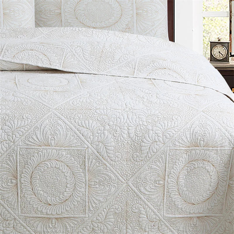 Roman Pattern Embroidered Cotton Quilt Set