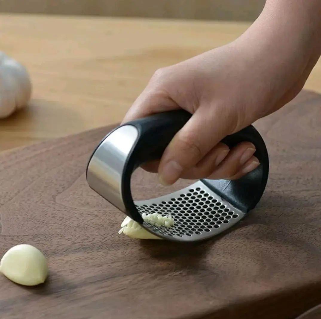 Stainless Steel Garlic Press – Effortless Garlic Mincing & Chopping Tool