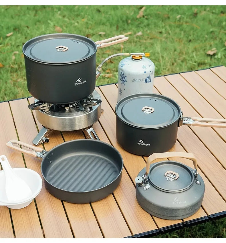 Outdoor set of pots, high-end outdoor camping and picnic equipment, complete set of water kettles, hot pot cookware, tablewa